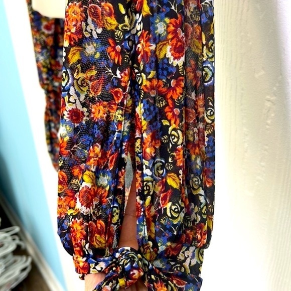 Free People - All Dolled Up Black Floral Print Mesh Long Sleeve Crop Top Size XS - Picture 7 of 15